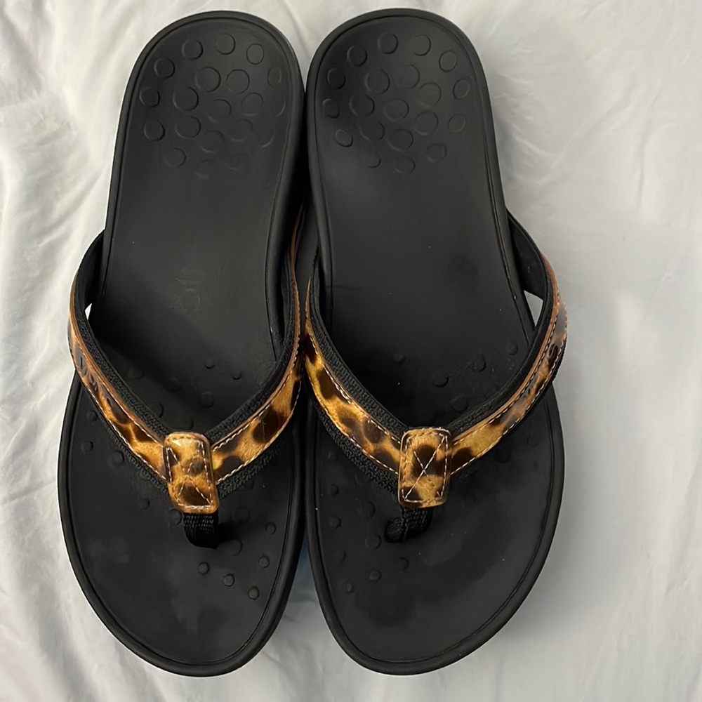 Vionic platform black sandals